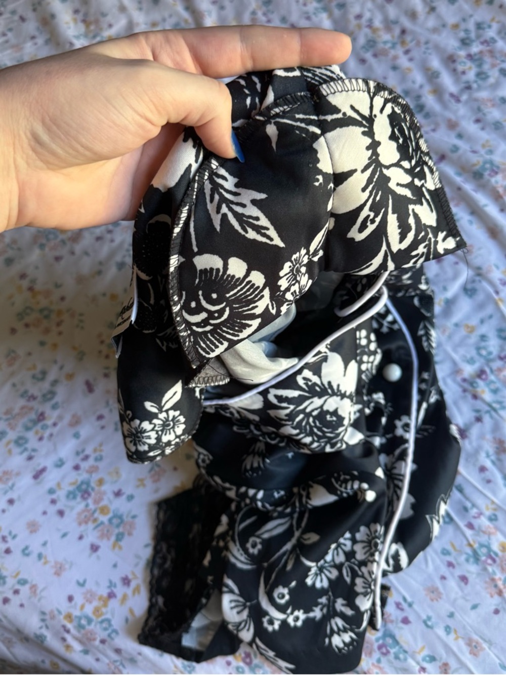 Vintage Anthony Richards Black and White Floral Button-Up Blouse - Picture 5 of 5